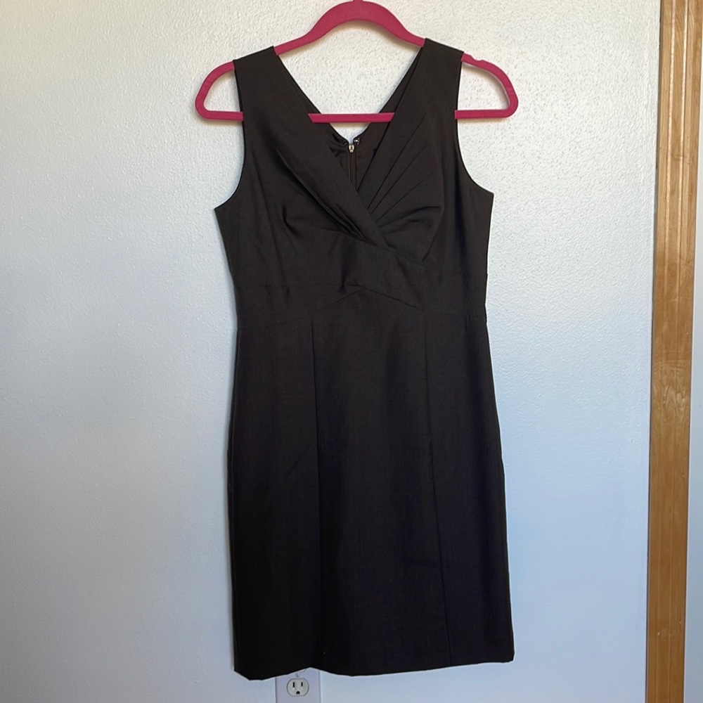 Brown sleeveless dress. Size 4P